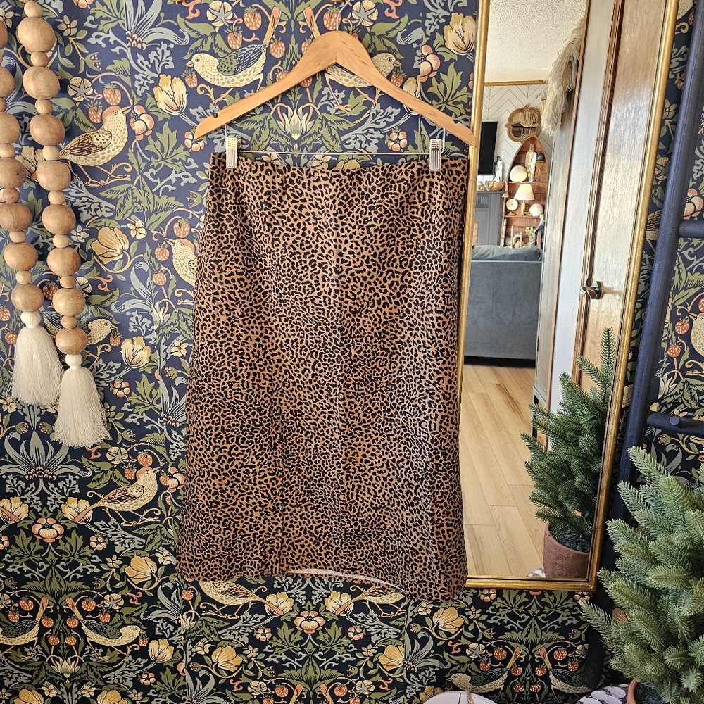 NWT J. Crew Leopard Print Pencil Skirt - Picture 2 of 11